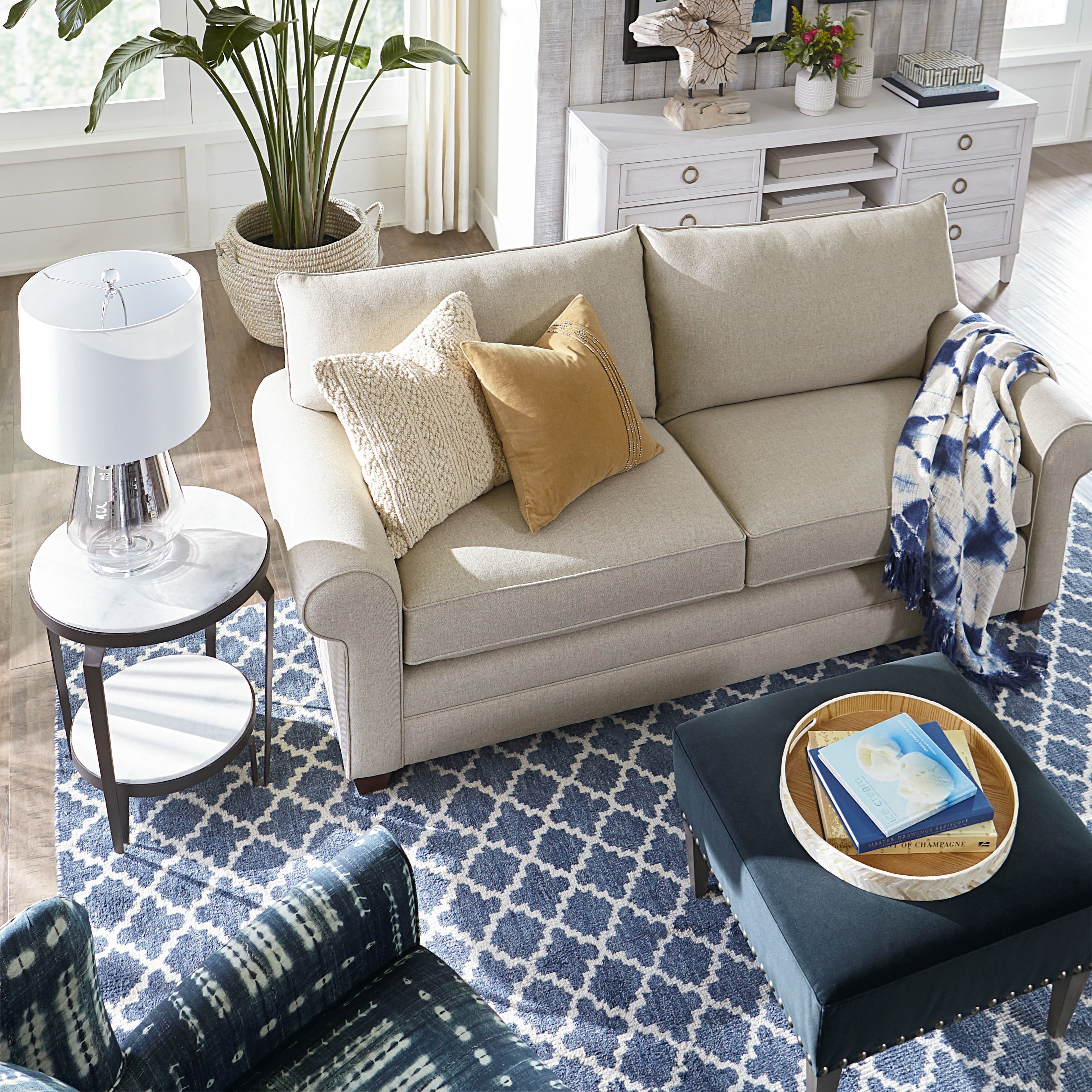 Bassett Alexander Casual 2Cushion Sofa with Rolled Arms Wayside